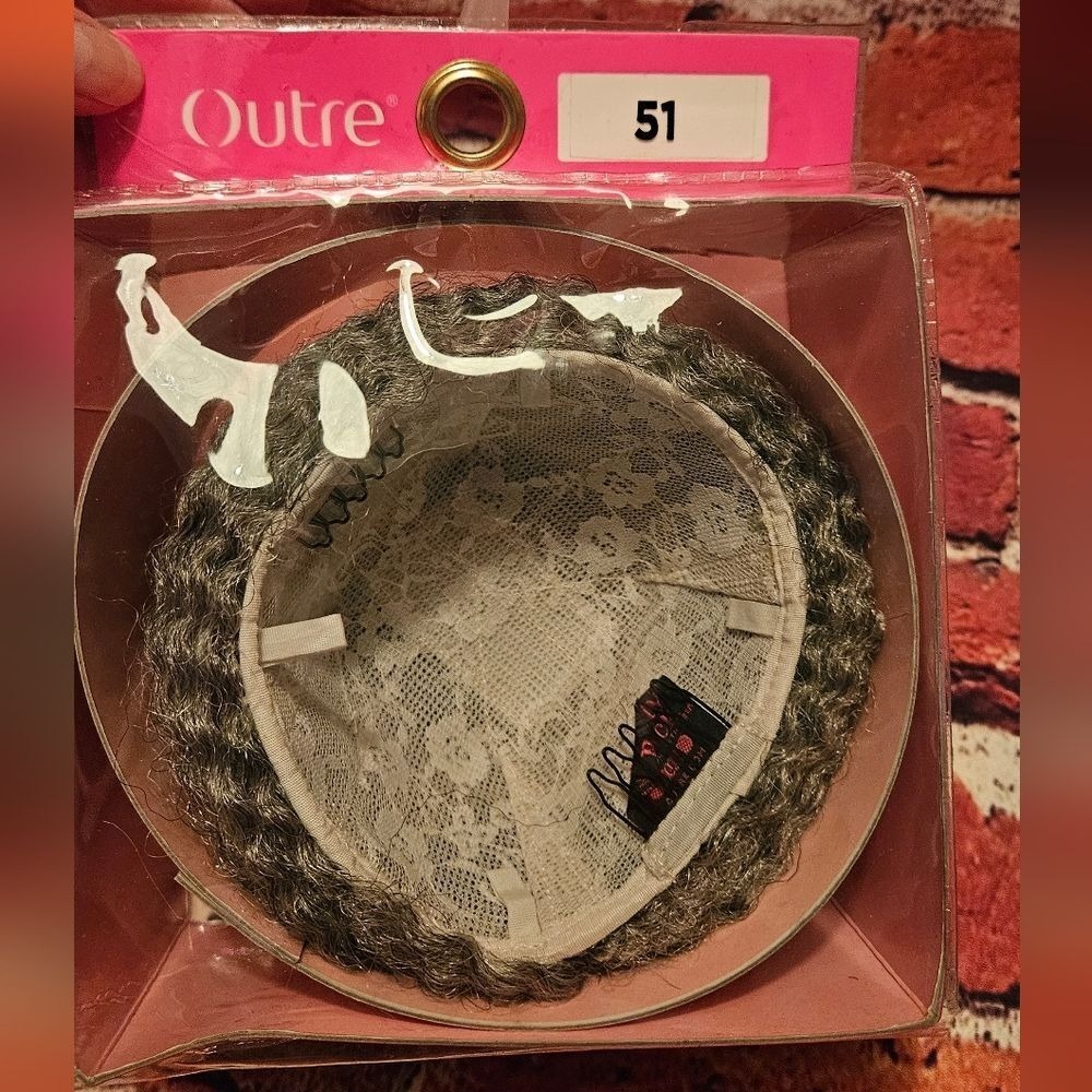 Outre - Pretty Quick- Bun- Destiny -‎ 51 Gray. Premium synthetic fiber - Picture 9 of 10